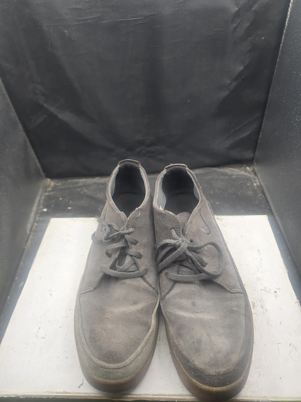 Nike Men's Chukka Suede Boots in Gray